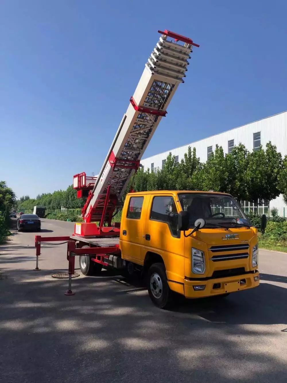 莆田荔城附近的云梯车出租服务：轻松解决高空作业需求