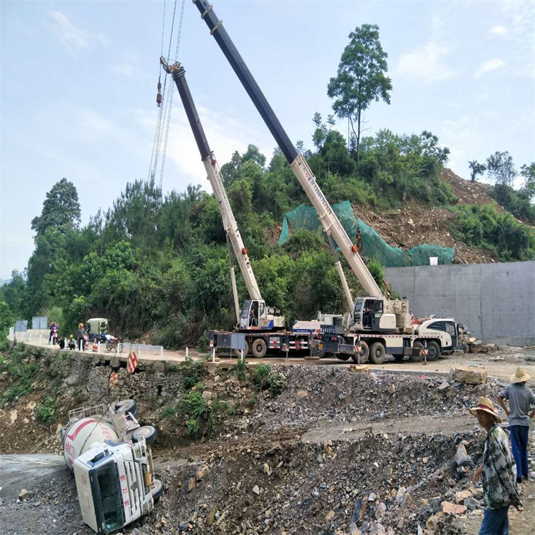 莆田荔城汽车掉沟里叫吊车救援要多少钱